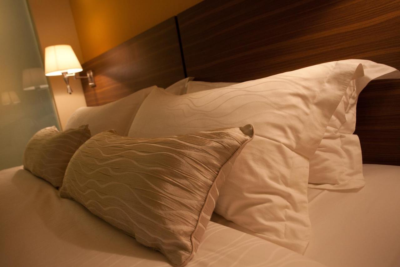 Pine Tree Hotel Бату Пахат Екстериор снимка