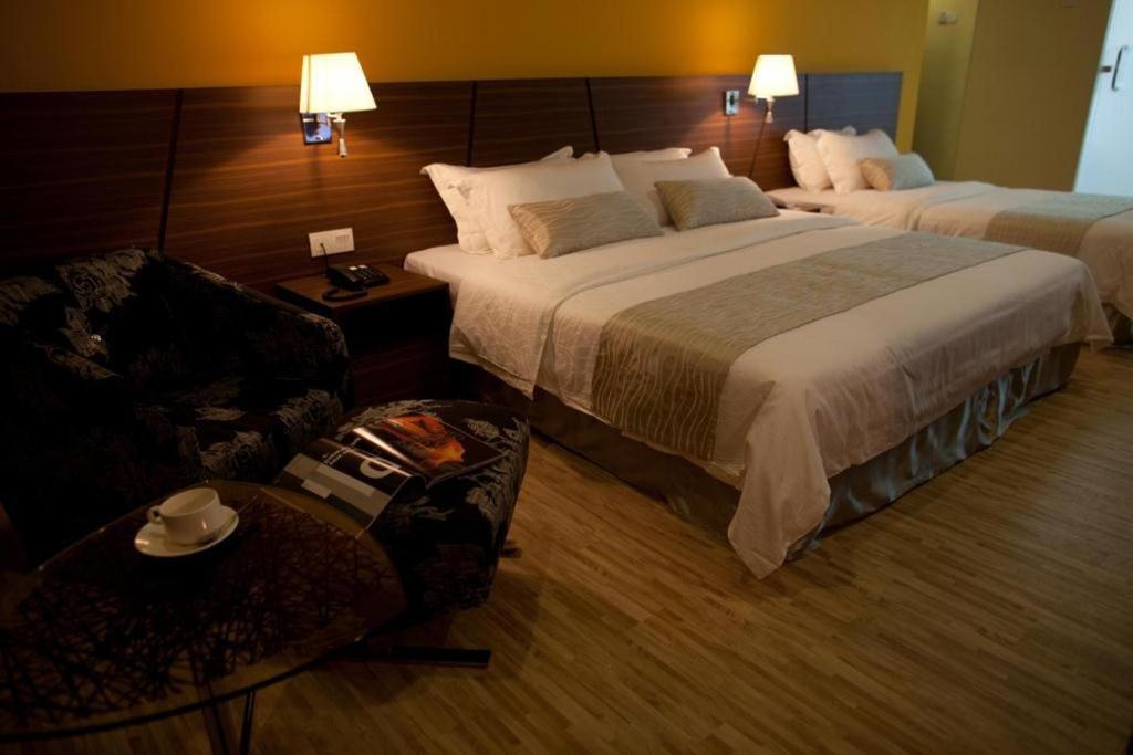 Pine Tree Hotel Бату Пахат Стая снимка