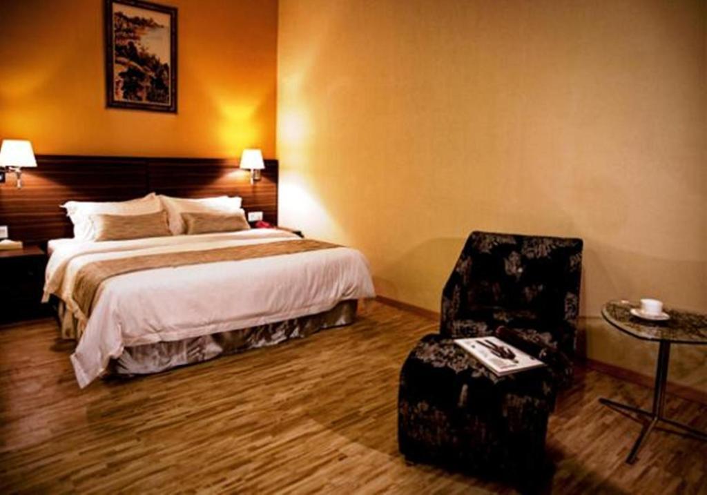 Pine Tree Hotel Бату Пахат Стая снимка