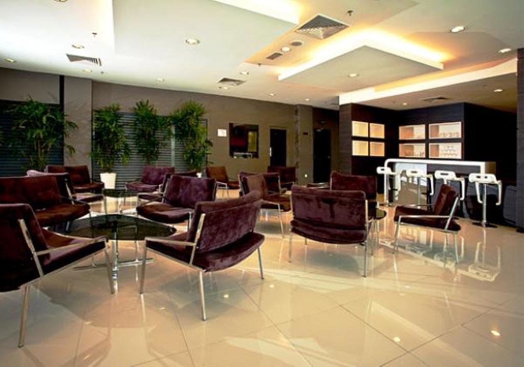 Pine Tree Hotel Бату Пахат Екстериор снимка